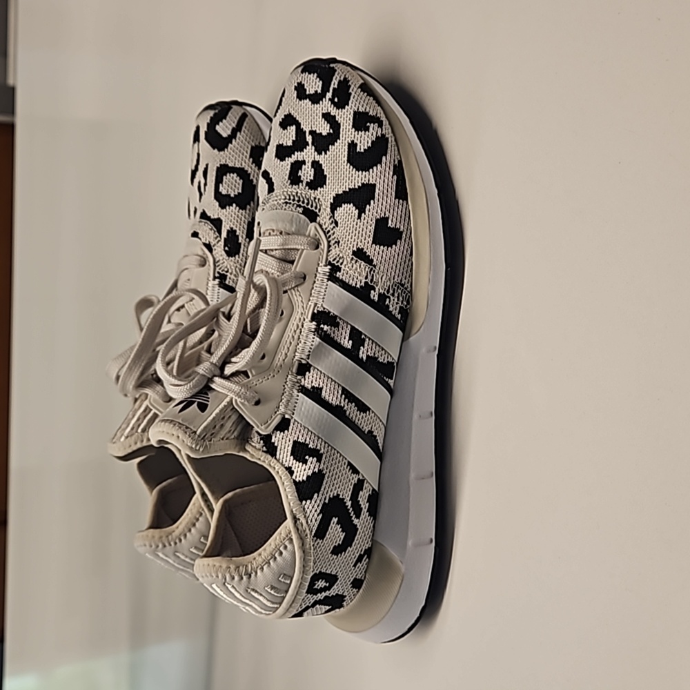 Women's Swift Run X Casual Sneakers - Size 6.5